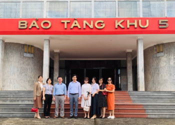 CHI BỘ BỆNH VIỆN RĂNG – HÀM – MẶT THÀNH PHỐ ĐÀ NẴNG SINH HOẠT CHUYÊN ĐỀ: “VỀ GIÁO DỤC TRUYỀN THỐNG CÁCH MẠNG, TRUYỀN THỐNG ĐỊA PHƯƠNG” TẠI BẢO TÀNG QUÂN KHU 5