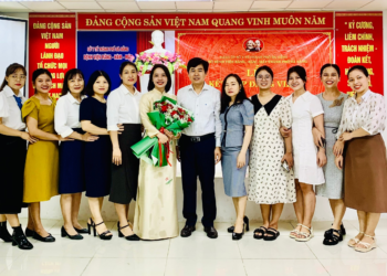 Chi bộ Bệnh viện Răng – Hàm – Mặt thành phố Đà Nẵng tổ chức lễ kết nạp đảng viên mới
